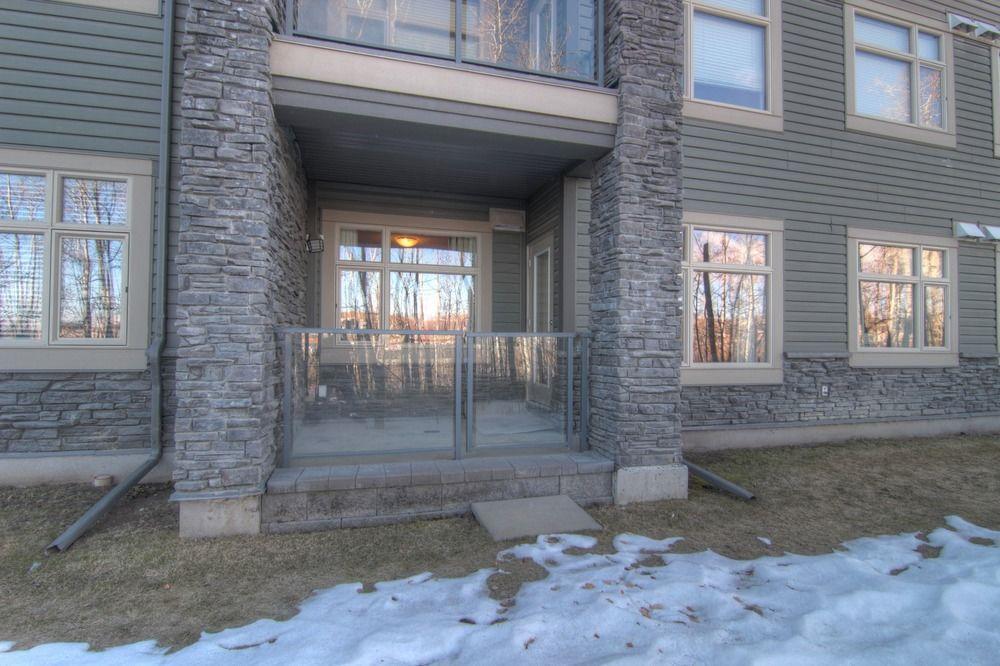 Pinnacle Inn & Suites Aspen YYC Eksteriør billede