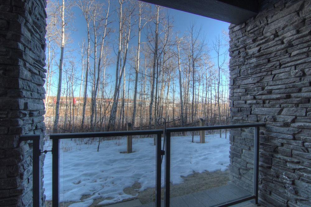 Pinnacle Inn & Suites Aspen YYC Eksteriør billede