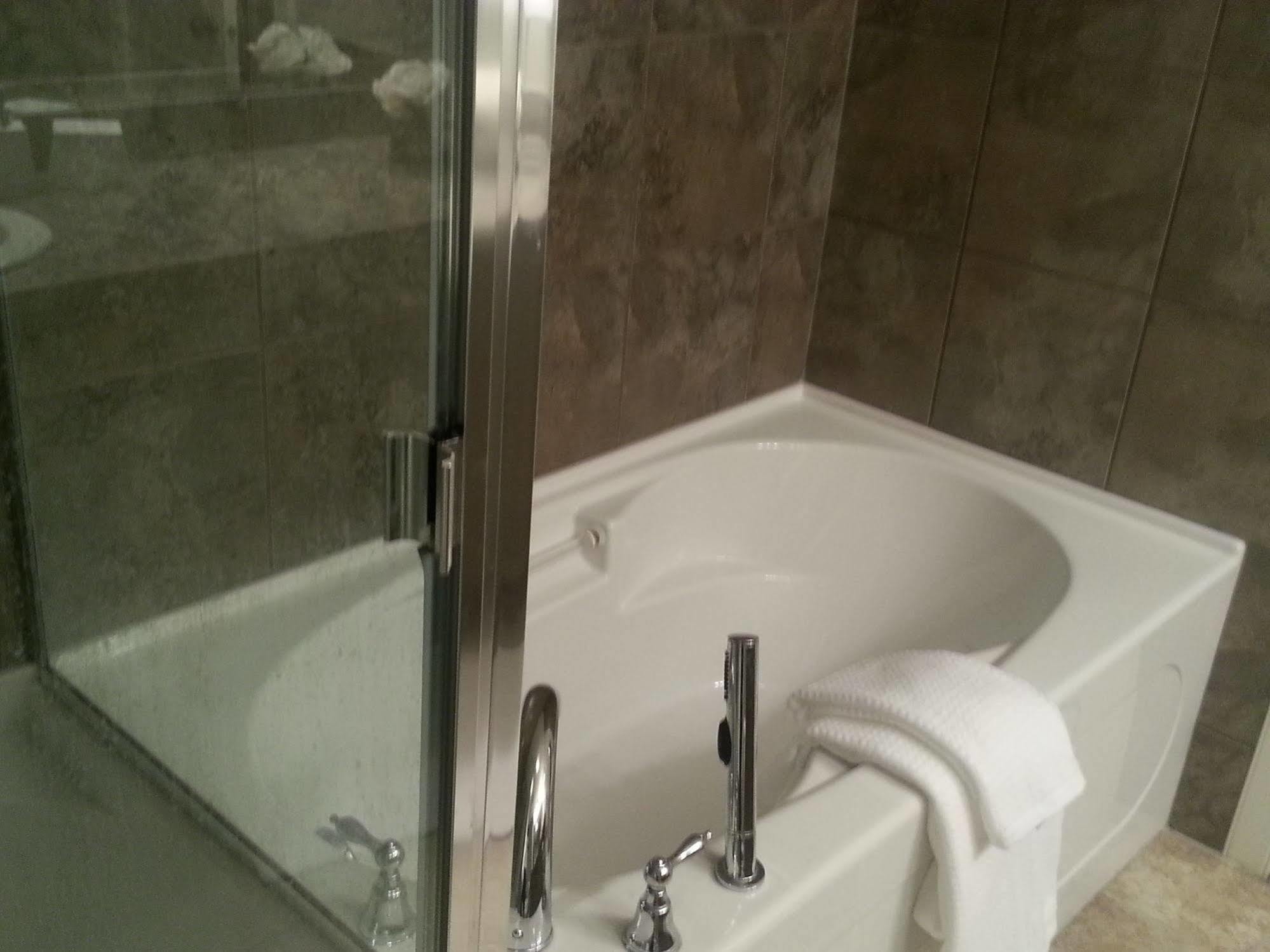 Pinnacle Inn & Suites Aspen YYC Eksteriør billede