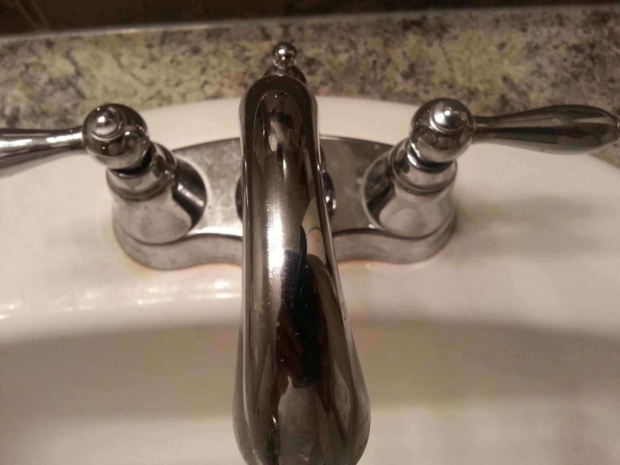 Pinnacle Inn & Suites Aspen YYC Eksteriør billede