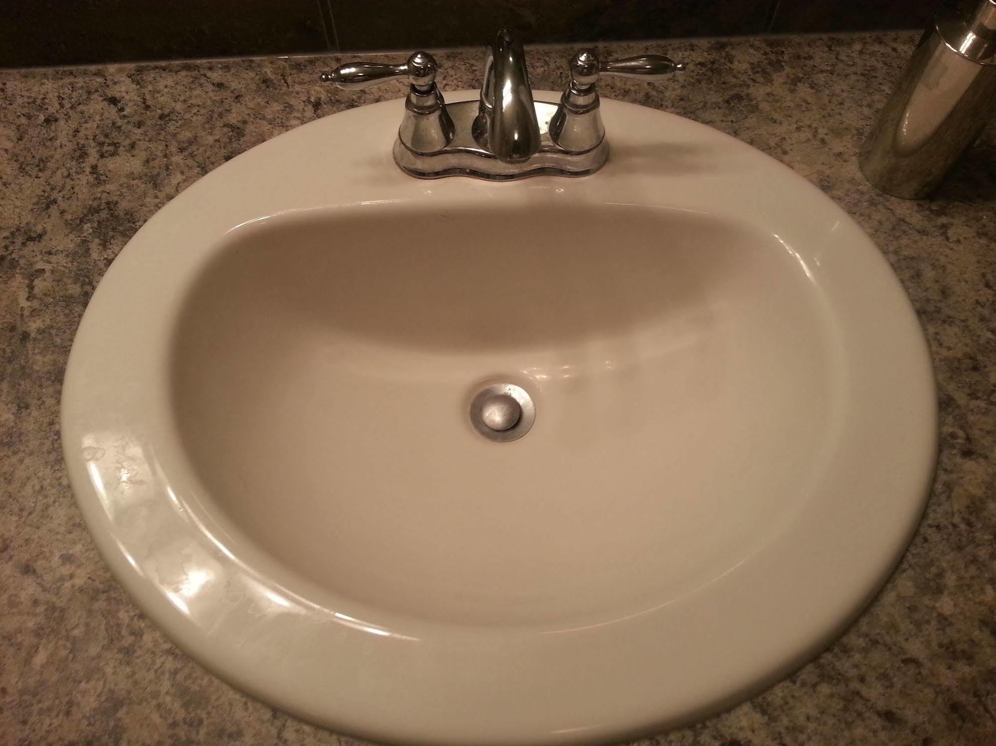 Pinnacle Inn & Suites Aspen YYC Eksteriør billede