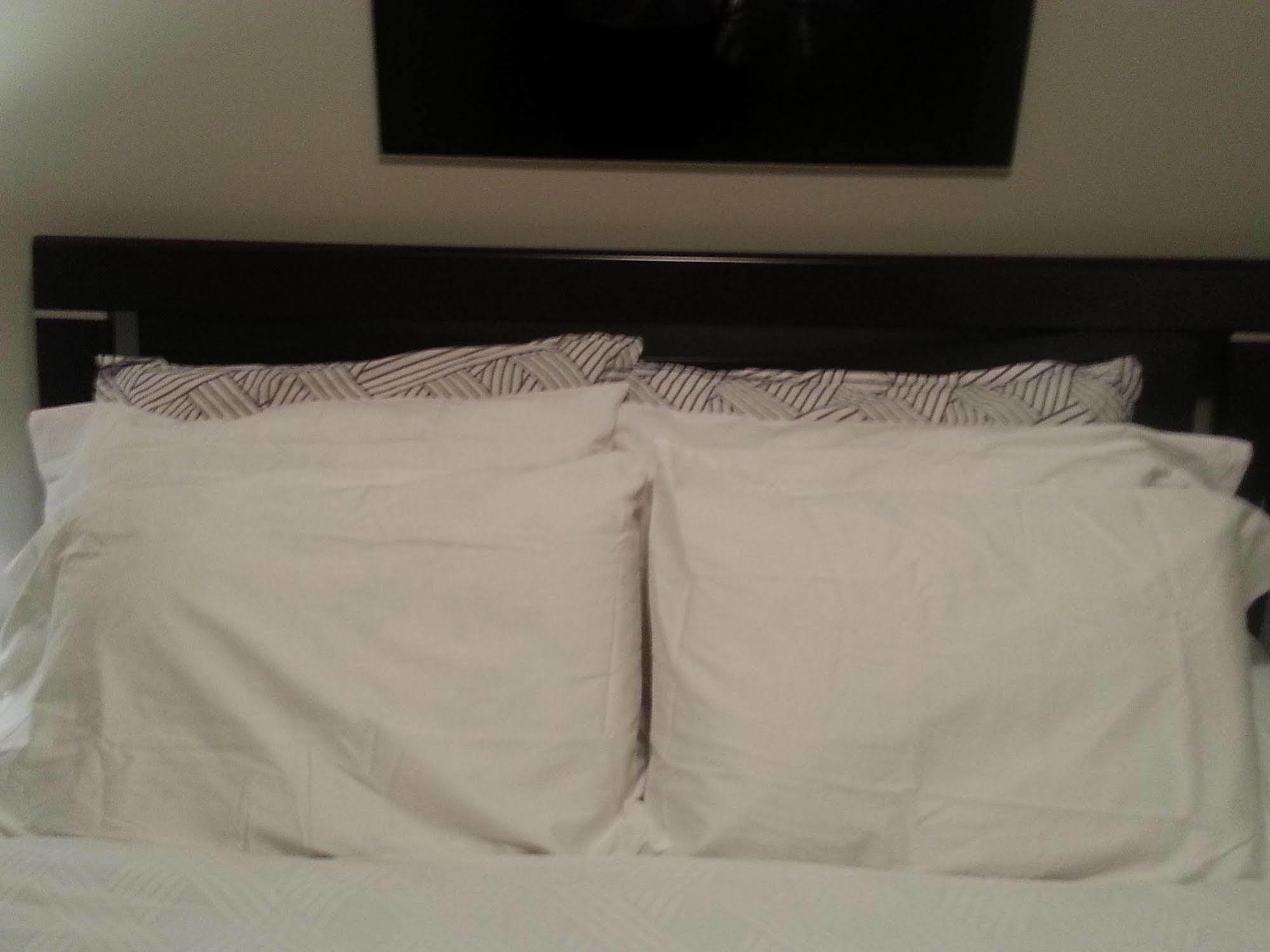 Pinnacle Inn & Suites Aspen YYC Eksteriør billede