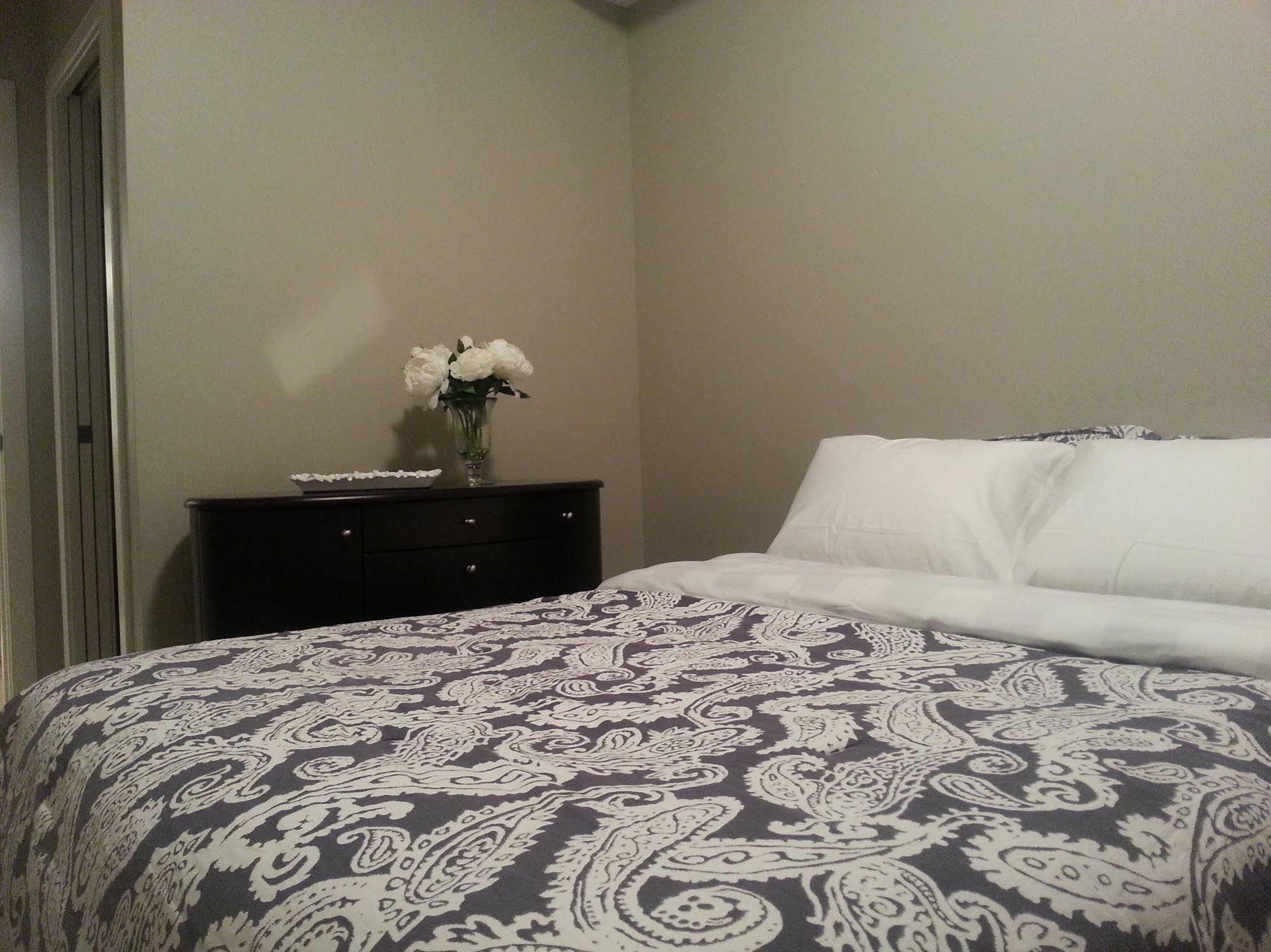 Pinnacle Inn & Suites Aspen YYC Eksteriør billede